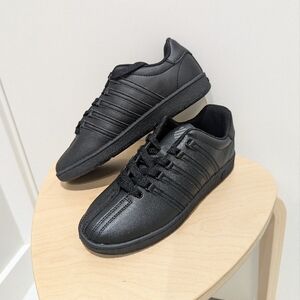 K-Swiss Classic VN Sneakers - Size 5.5 Youth/Wmn's 7